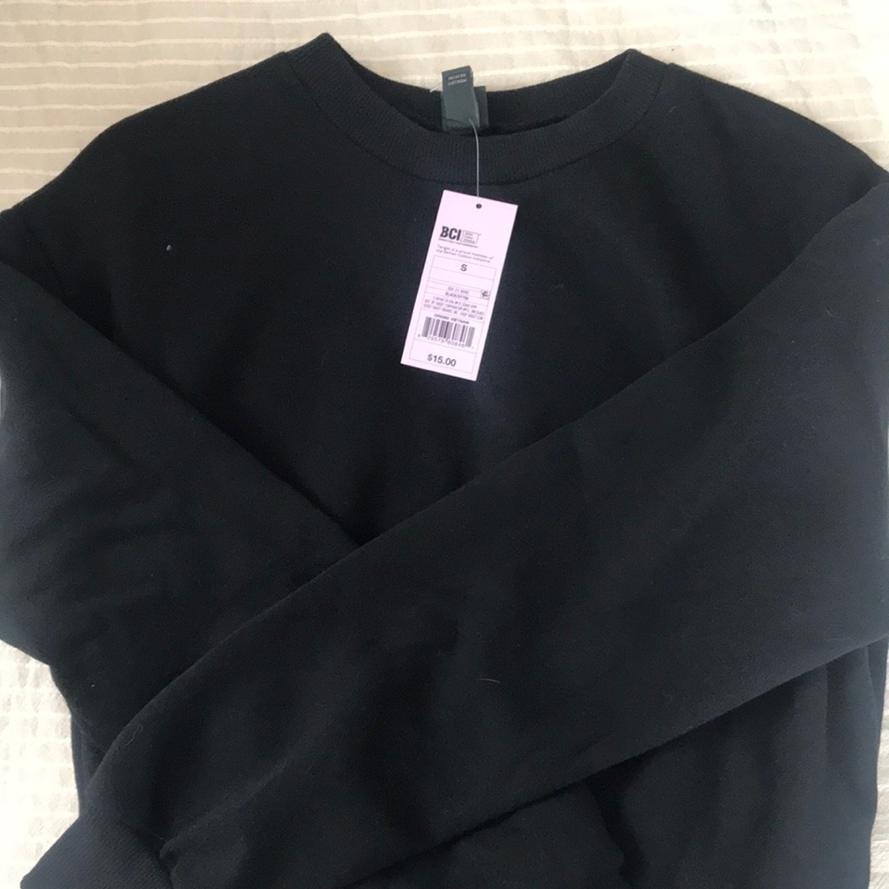 Black cropped crew neck